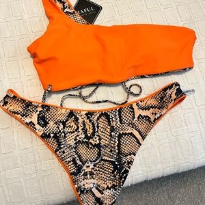 REVERSIBLE ORANGE AND SNAKE
